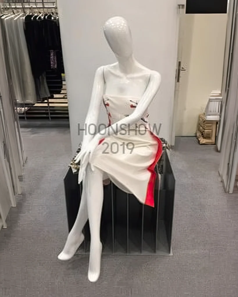 หุ่นไฟเบอร์เต็มตัว หญิง หน้าอวกาศ สีขาวเงา ฐานเหล็ก ไม่เจาะน่อง -W018